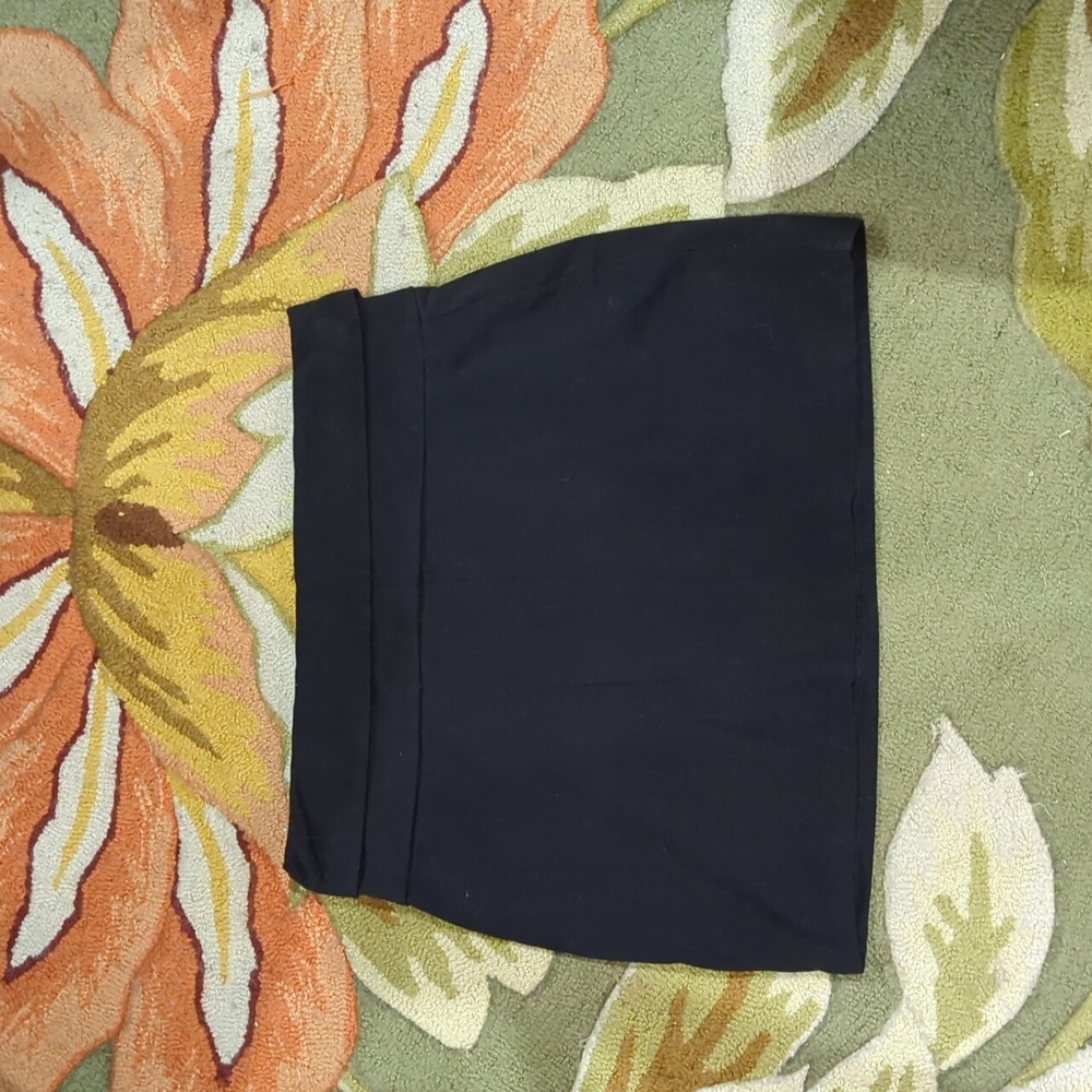 Stretchy black short skirt